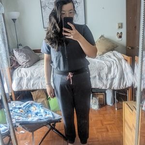 Figs limited edition charcoal jogger set
